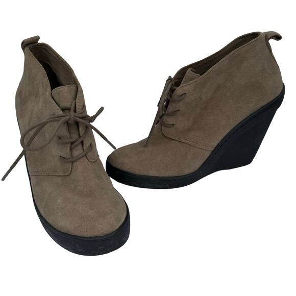 DKNY Donna Karan Bedford Tan Suede Almond Toe Lace Up Ankle Wedge Booties 9/40 - Picture 1 of 9